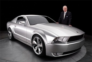 Ли Яккока  представил - Iacocca Silver 45th Anniversary Edition Ford Mustang