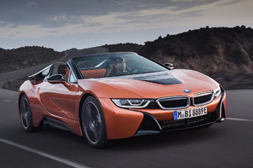 BMW рассекретила новый гибрид i8 Roadster