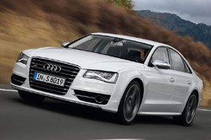 В России начинаются продажи “горячего” седана Audi S8 