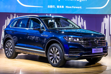 Volkswagen представил гибридные Touareg и Tayron