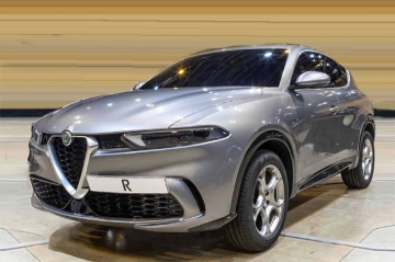 Младший кроссовер Alfa Romeo вновь отложен