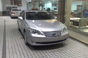 В Японии замечен обновленный Lexus ES