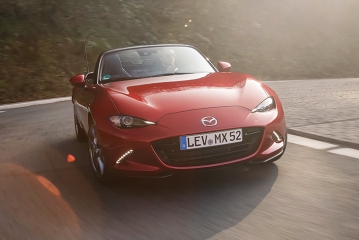 Mazda огибридит родстер MX-5