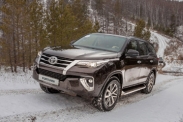 Бензиновый Toyota Fortuner появился в продаже