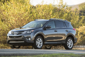 Названы рублевые цены на кроссовер Toyota RAV4 нового поколения
