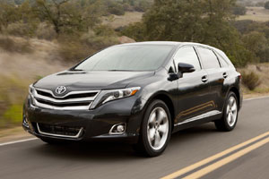 Toyota показала обновленный кроссовер Venza 