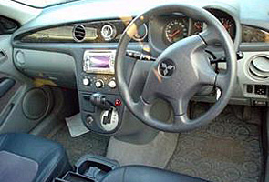 Праворукие продолжат вредить официальным дилерам