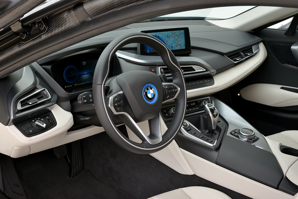 BMW i8 салон