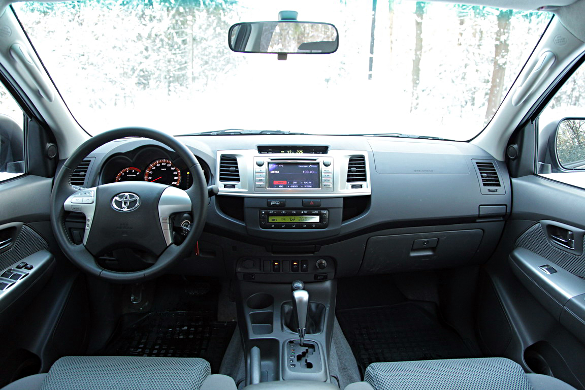 Toyota Hilux: многостаночник