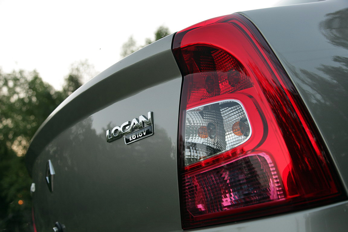Renault Logan VS Hyundai Solaris: Гаврош против дракона 