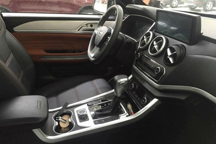 Первые фотографии китайского кроссовера Yema T80 Первые фотографии китайского кроссовера Yema T80