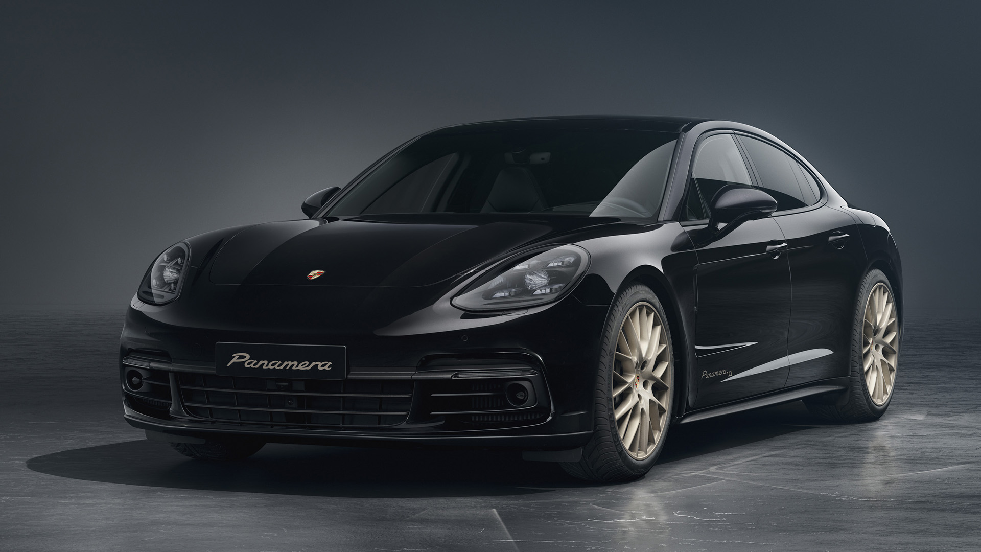 Porsche Panamera 4к черная